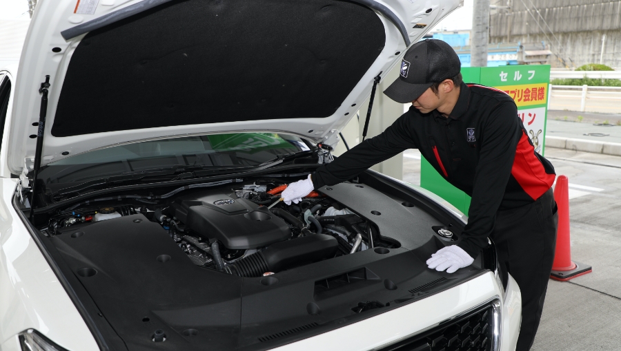 給油中にオイル点検